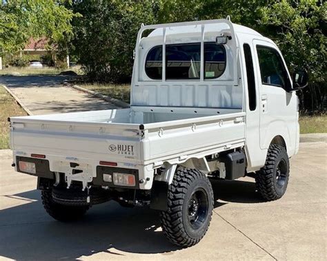 Mini trucks of texas - Jul 25, 2023 · The sub-13 ft. (3.9) mini-truck with a bigger bed than many full-size pickup trucks hails from AYRO’s factory in Round Rock, Texas. And now the small electric utility truck is embarking on a ... 